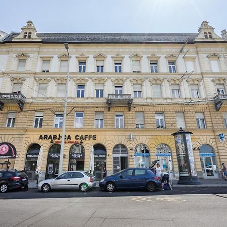 Bpr Cosmos Design Suite With A/C Budapeste Exterior foto