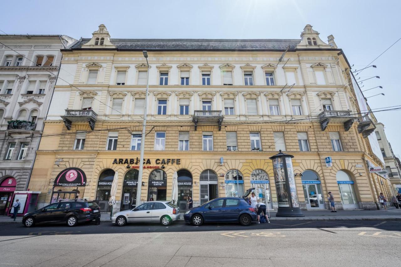Bpr Cosmos Design Suite With A/C Budapeste Exterior foto